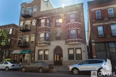 Main picture of 2450 N Southport Ave