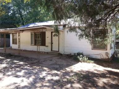 Main picture of 2819 Woodbine St