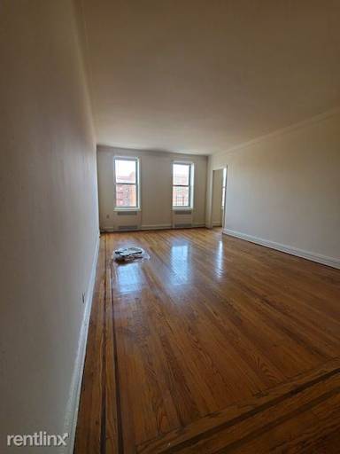 Main picture of 7754 Austin St