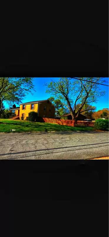 Main picture of 7100 Park Rd