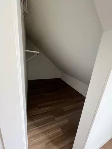 Main picture of 1006 1/2 E 9th St