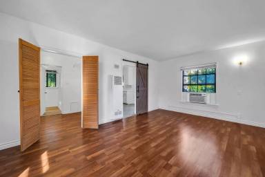 Main picture of 3517 Warner Blvd