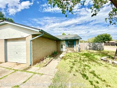 Main picture of 7601 NW 113th Pl