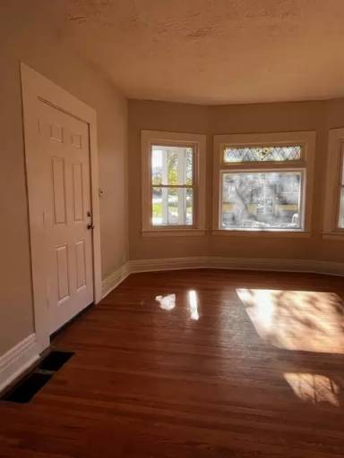 Main picture of 6 Clay Ave