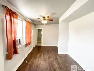 Main picture of 512 E Quincy St