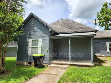 Main picture of 300 1/2 W 14th St