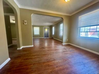 Main picture of 1104 Riverview Blvd