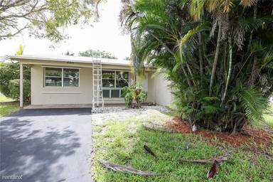 Main picture of 2001 N 39th Ave