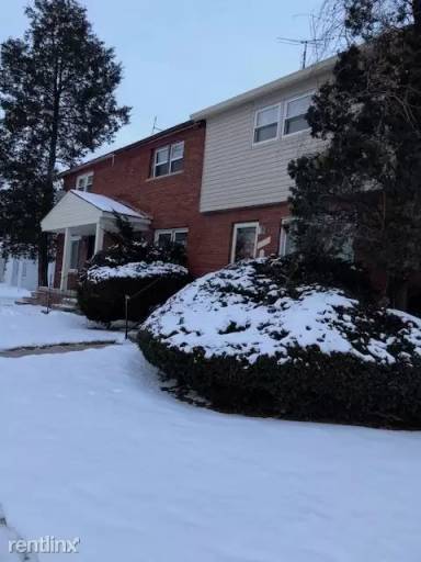 Main picture of 9510 Stahelin Ave