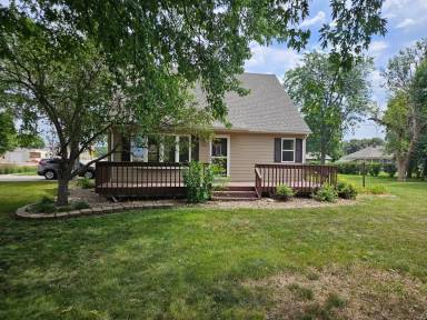 Main picture of 100 S Columbia St