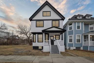 Main picture of 1478 Helen St