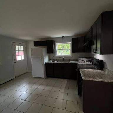 Main picture of 6 Knapp Rd