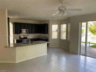 Main picture of 13333 SW 31st St