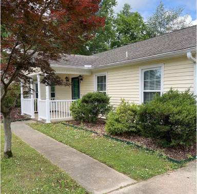 Main picture of 805 Crestview Dr