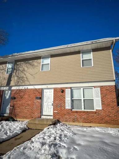 Main picture of 214 N Oak St
