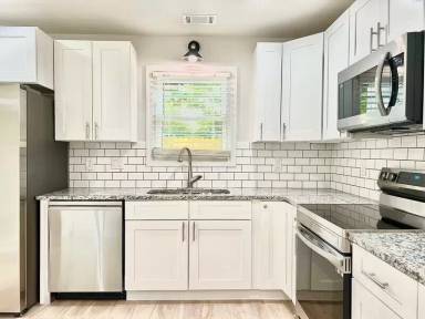 Main picture of 1344 N Hampton Rd