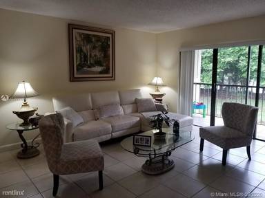 Main picture of 321 Lakeview Dr