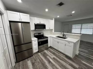 Main picture of 2030 Taylor St