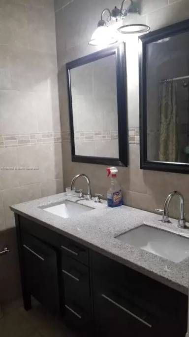 Main picture of 2310 Plum Ct