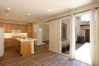 Main picture of 326 Lakeview Ct