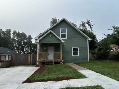 Main picture of 1420 W Bowen Pl