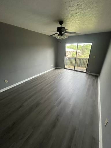 Main picture of 712 E Lincoln Trail Blvd