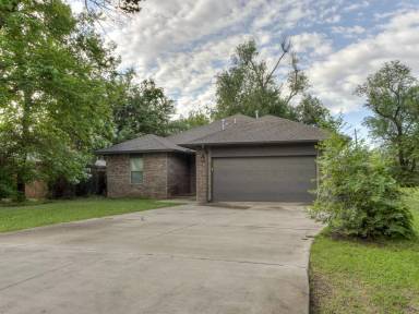 Main picture of 6304 NW 32nd St