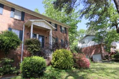 Main picture of 828 Linbard Ln