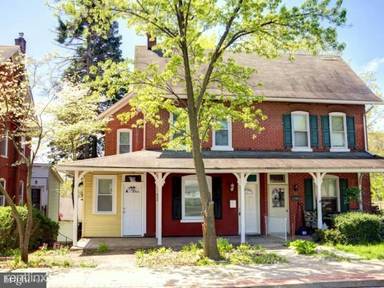 Main picture of 608 W Walnut St