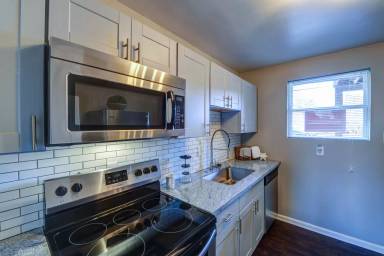 Main picture of 301 S Granby St