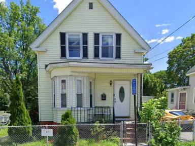 Main picture of 40 S Whipple St