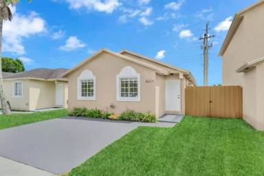 Main picture of 16214 SW 137th Ct