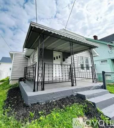 Main picture of 2054 Hewitt Ave