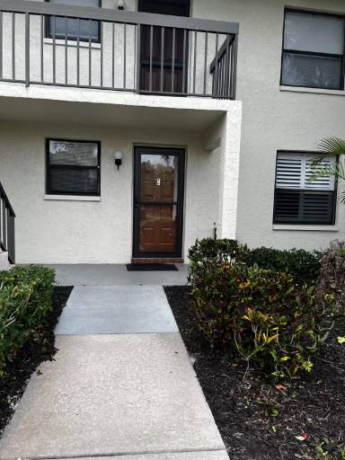Main picture of 9275 Lake Park Dr
