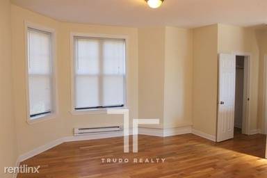 Main picture of 719-27 W Barry Ave