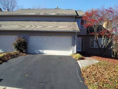 Main picture of 208 Woods Edge Ct