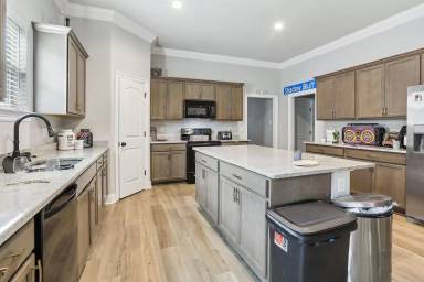Main picture of 7115 Kenilworth Crossing Ave