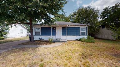 Main picture of 102 George Bush Dr E