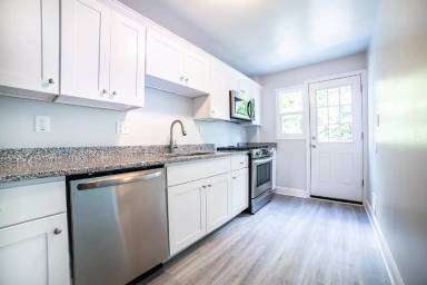 Main picture of 7463 School Ave