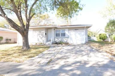 Main picture of 1814 S 49th St