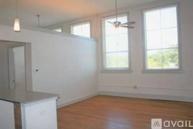 Main picture of 3023 W 7th St