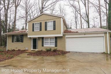 Main picture of 371 College Cir