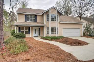Main picture of 16 Chinaberry Dr