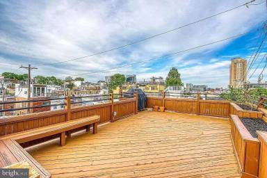 Main picture of 400 E Cross St