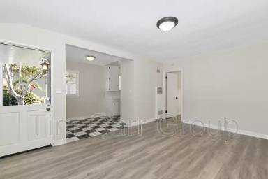 Main picture of 393 Broadway