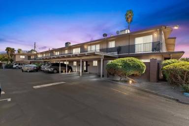 Main picture of 805 Tully Rd