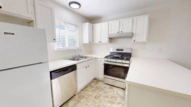 Main picture of 740 West St