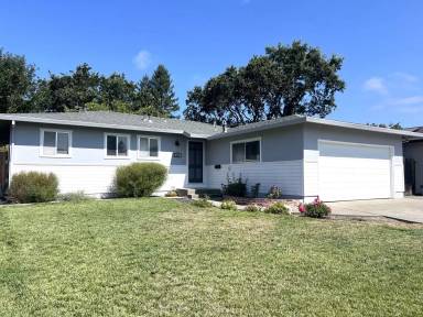 Main picture of 917 Holly Ln