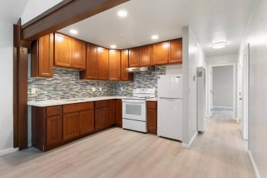 Main picture of 852 Lakeview Ave