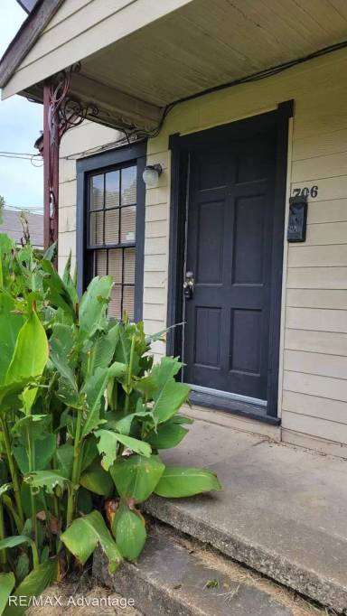 Main picture of 700 Carrollton St